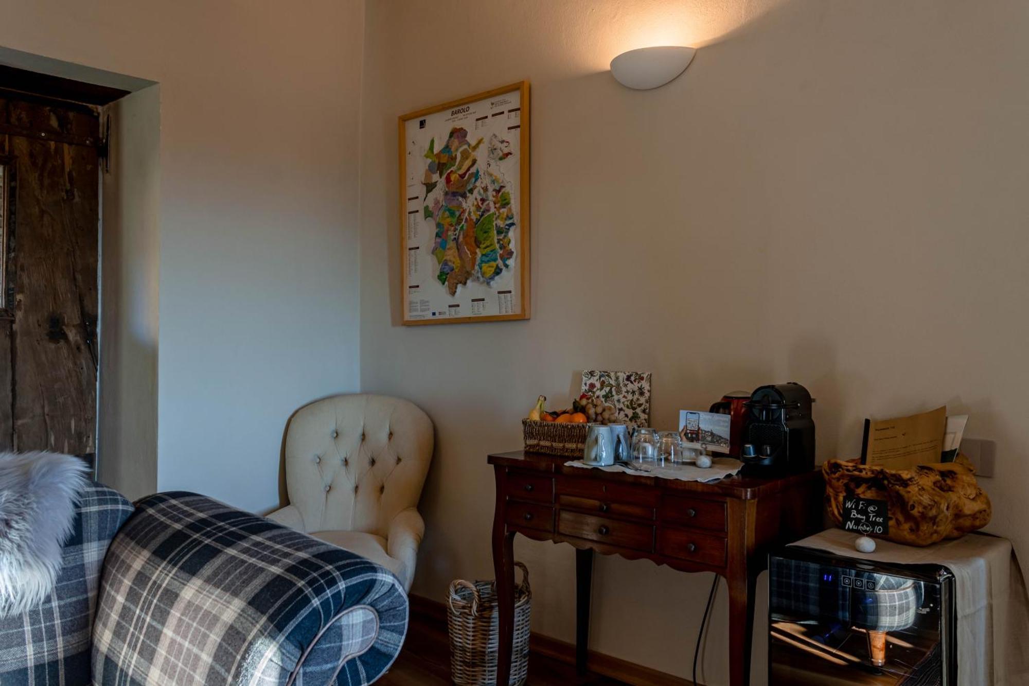 Number 10 Locanda B&B Belvedere Langhe Buitenkant foto